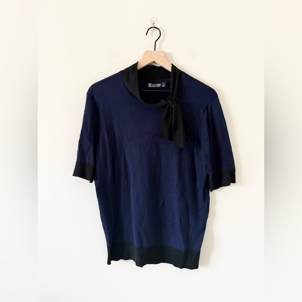7th Avenue Short Sleeve Sweater with Neck Bow Detail in Navy and Black Size L